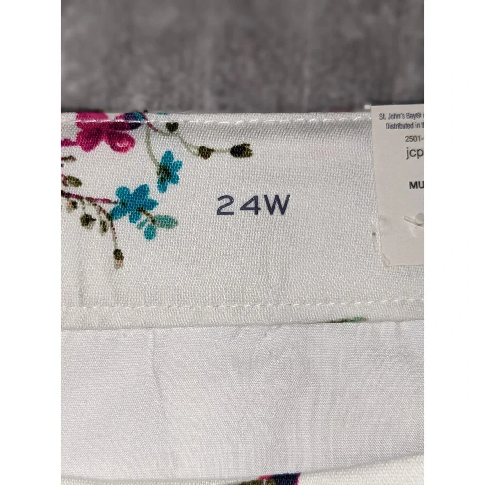 St. John's Bay Secretly Slender‎ Mid Rise Plus Capris Floral Size 24W NWT - Picture 6 of 8